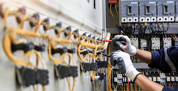 Professional Electrician technician working in Maxwell, CA